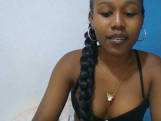 Zinah1 live webcam show