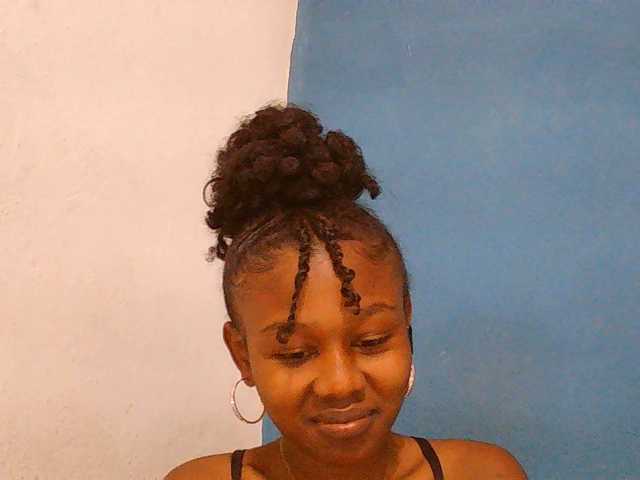 Zinah1 live webcam show