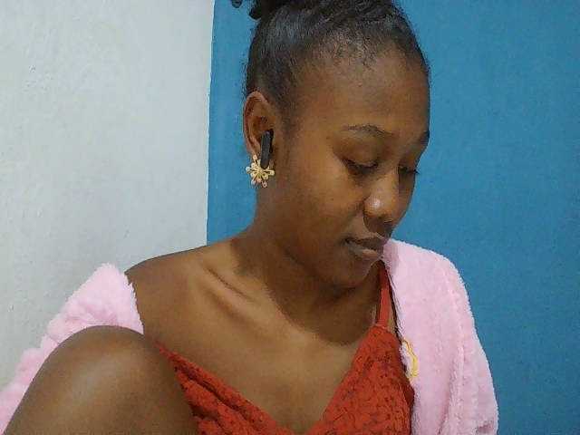 Zinah1 live webcam show