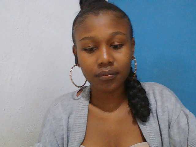 Zinah1 live webcam show