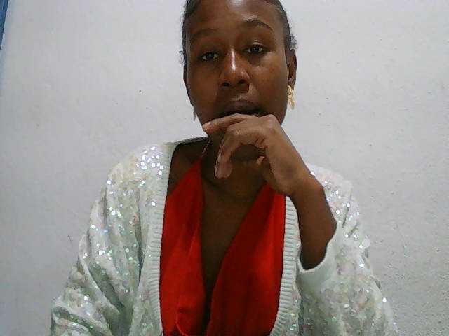 Zinah1 live cam on BongaCams