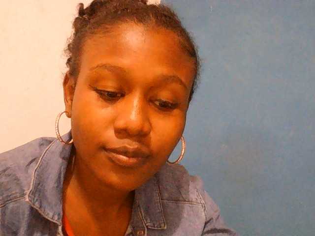Zinah1 live cam on BongaCams