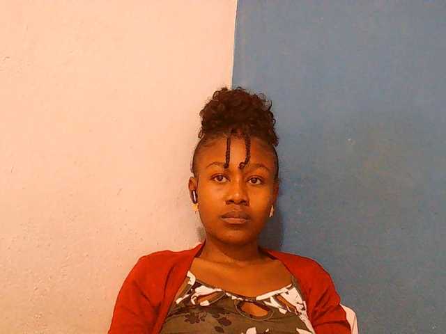 Zinah1 live cam on BongaCams