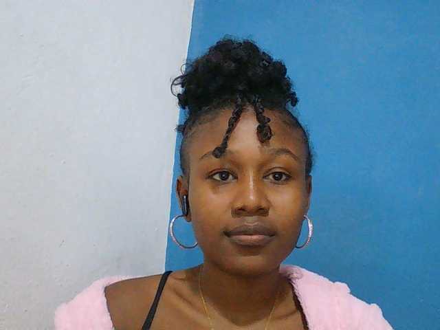 Zinah1 live cam on BongaCams