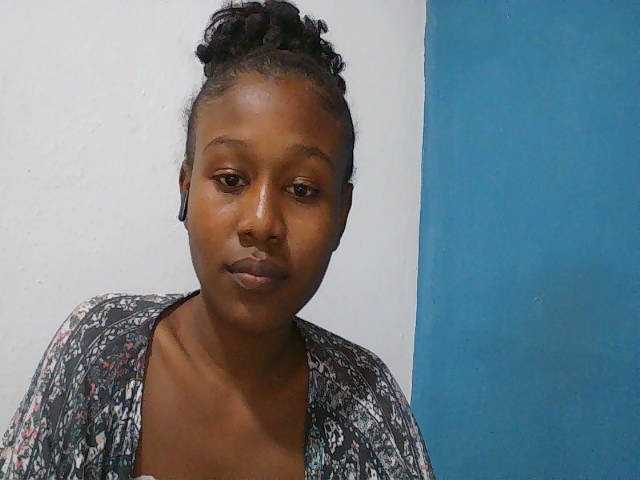 Zinah1 live cam on BongaCams