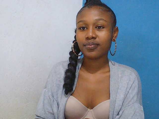 Zinah1 live cam on BongaCams