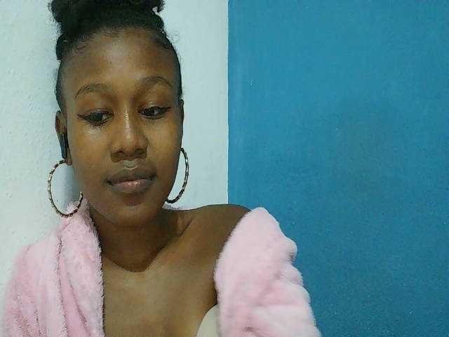 Zinah1 live cam on BongaCams