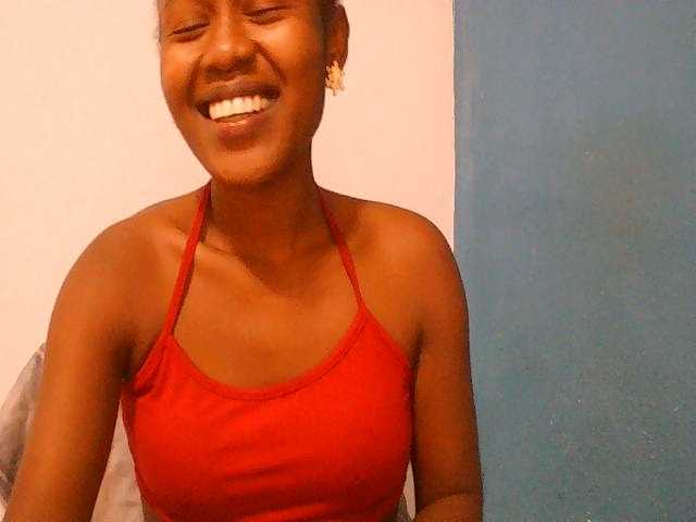 Zinah1 live cam on BongaCams