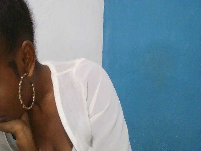 Zinah1 live cam on BongaCams