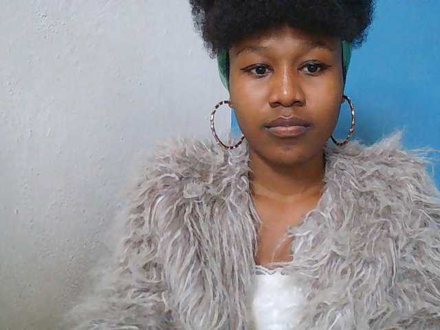 Zinah1 live cam on BongaCams