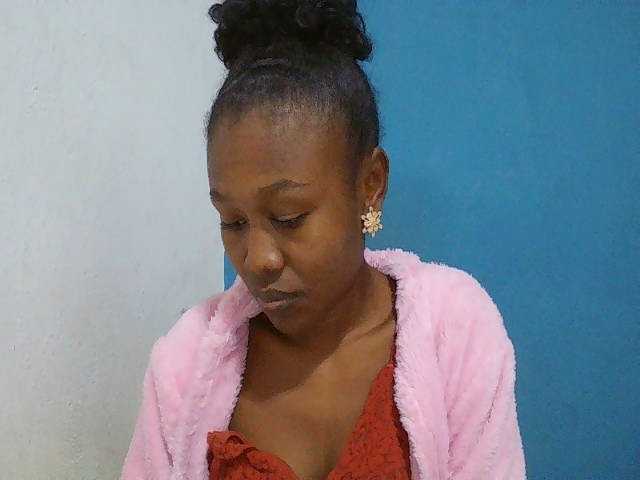 Zinah1 live webcam show