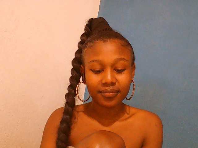 Zinah1 live webcam show