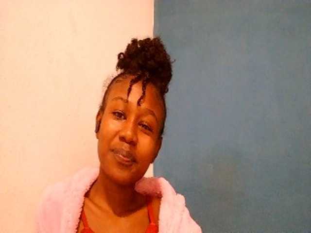 Zinah1 live cam on BongaCams