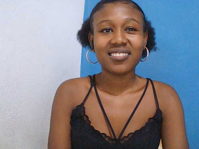 Zinah1 live cam on UnifiedCams