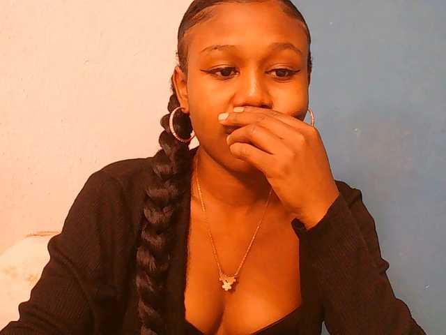 Zinah1 live webcam show
