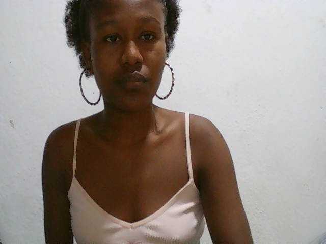 Zinah1 live cam on BongaCams