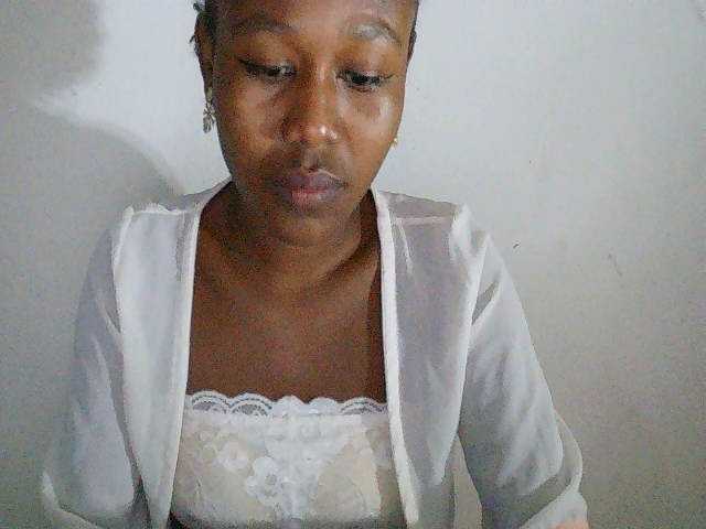 Zinah1 live cam on BongaCams