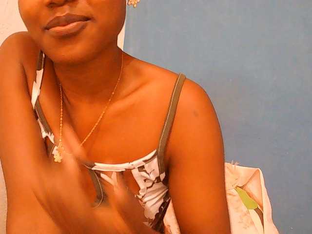 Zinah1 live cam on BongaCams