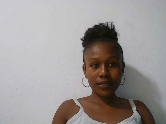 Zinah1 live cam on BongaCams