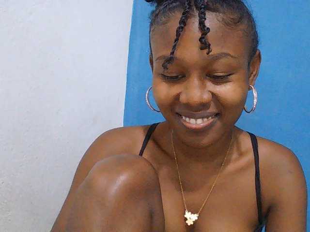 Zinah1 live webcam show