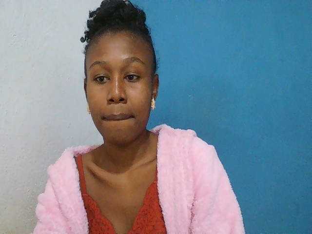 Zinah1 live webcam show