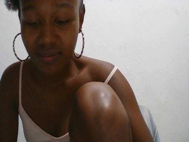 Zinah1 live cam on BongaCams