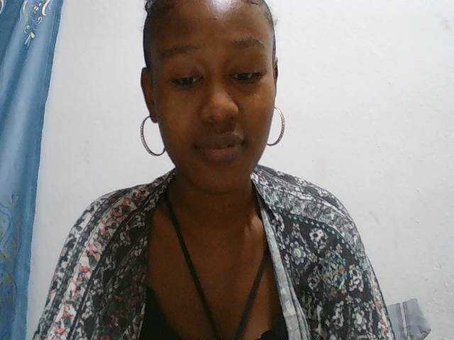 Zinah1 live cam on BongaCams