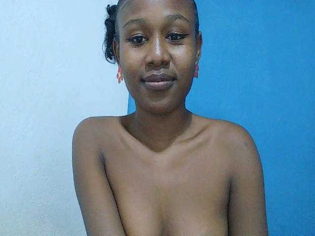 Zinah1 live cam on BongaCams