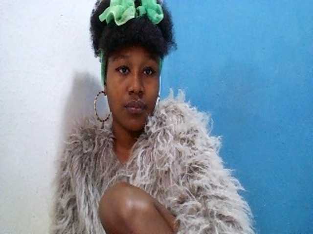 Zinah1 live webcam show