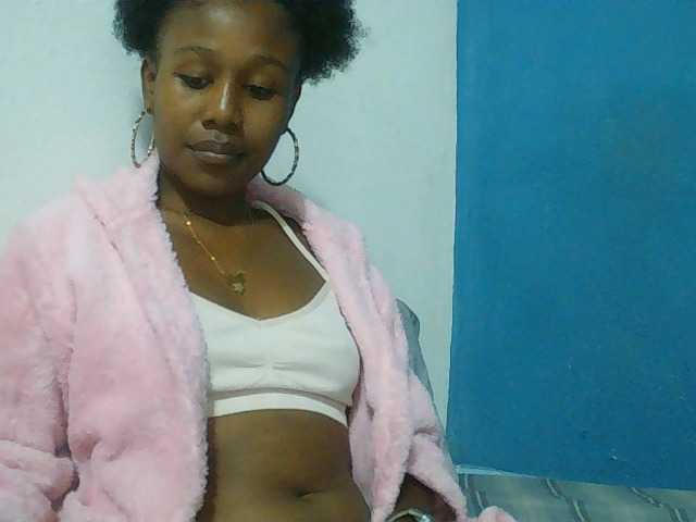 Zinah1 live cam on BongaCams