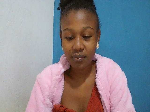 Zinah1 live webcam show