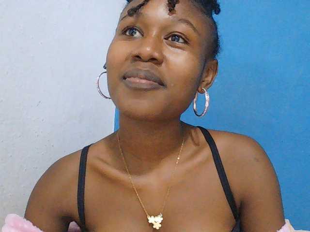 Zinah1 live webcam show