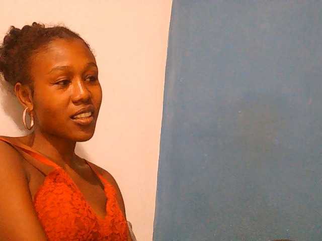 Zinah1 live cam on BongaCams