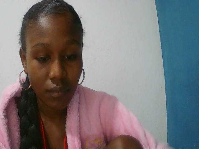 Zinah1 live cam on BongaCams
