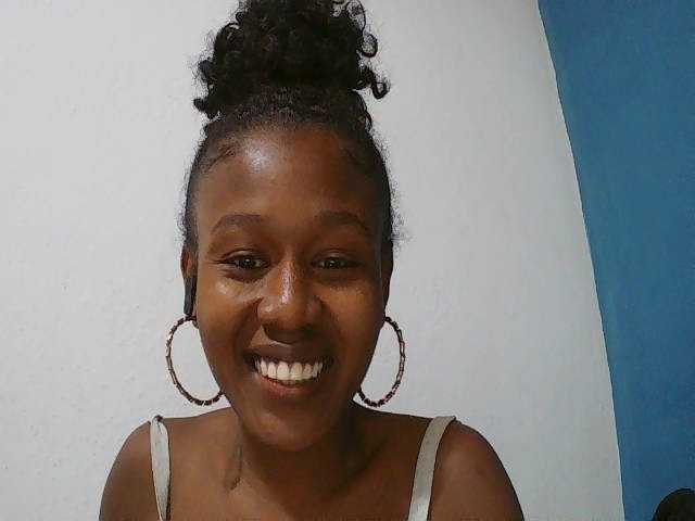 Zinah1 live cam on BongaCams