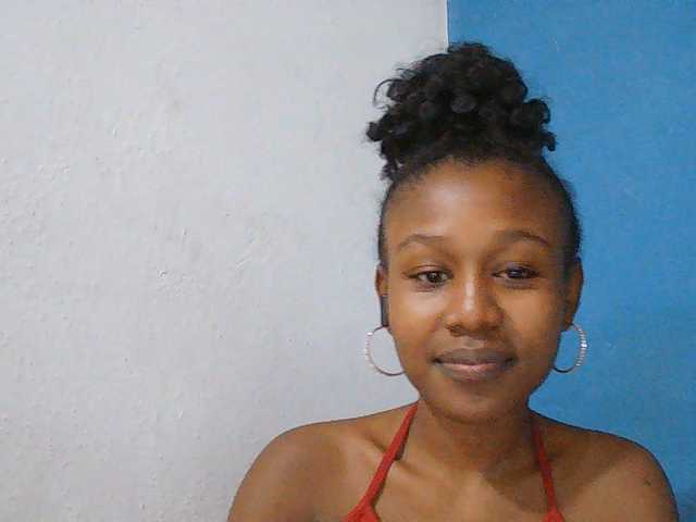 Zinah1 live cam on BongaCams