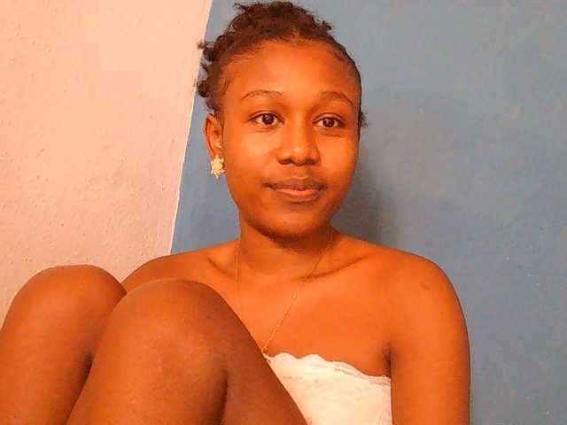 Zinah1 live cam on BongaCams