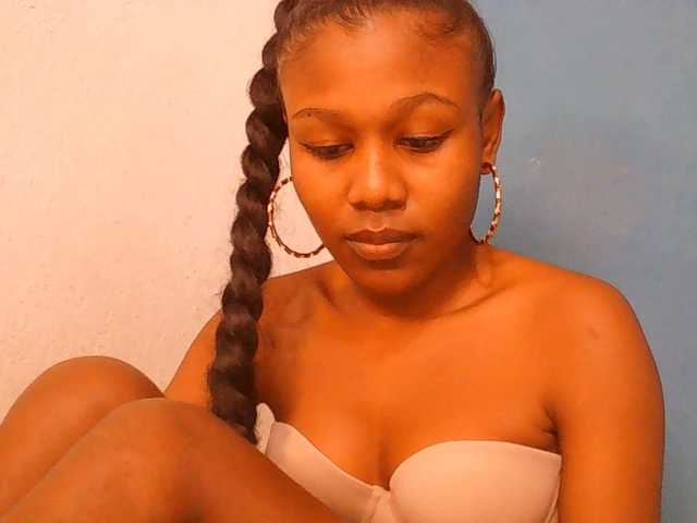 Zinah1 live webcam show