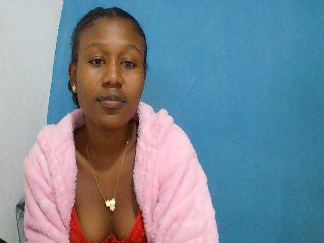 Zinah1 live cam on BongaCams