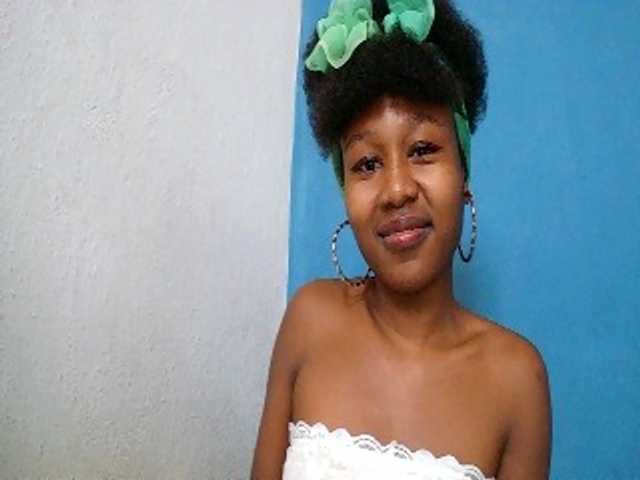 Zinah1 live webcam show