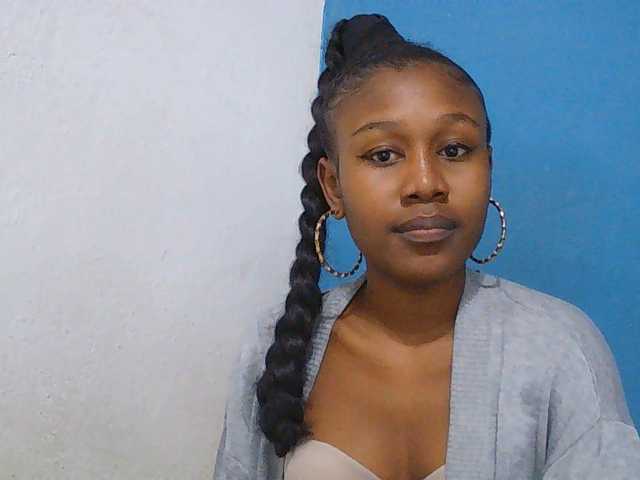 Zinah1 live webcam show