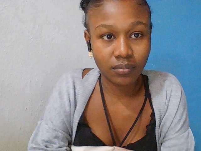 Zinah1 live webcam show