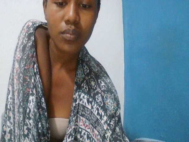 Zinah1 live cam on BongaCams
