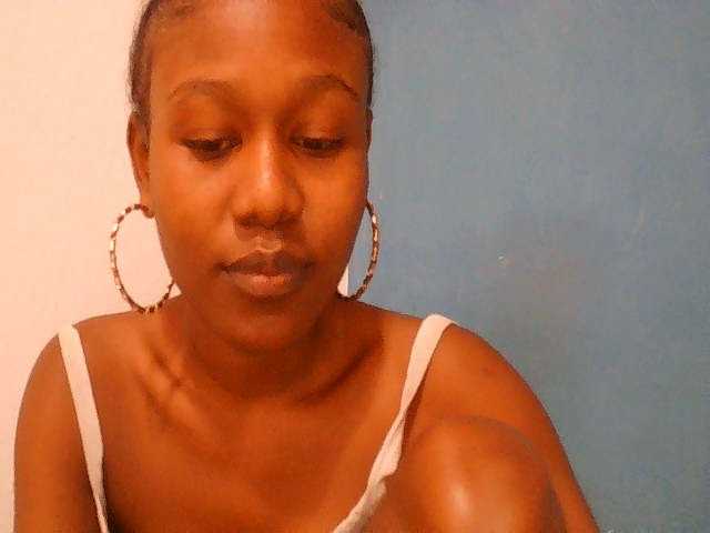 Zinah1 live cam on BongaCams