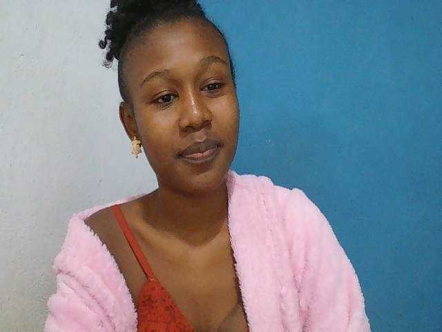 Zinah1 live webcam show