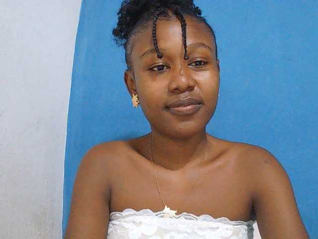 Zinah1 live cam on BongaCams