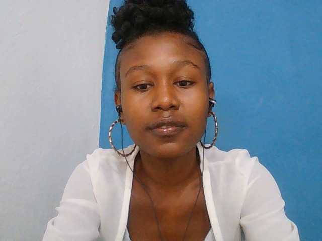 Zinah1 live cam on BongaCams