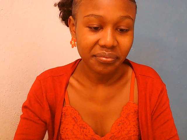 Zinah1 live cam on BongaCams