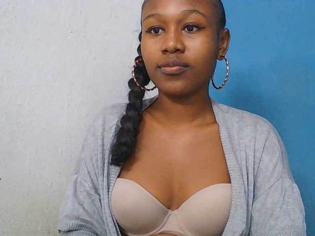 Zinah1 live webcam show