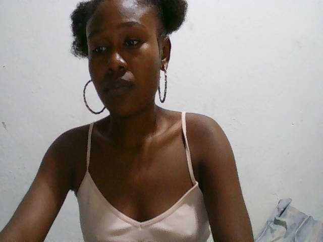 Zinah1 live cam on BongaCams